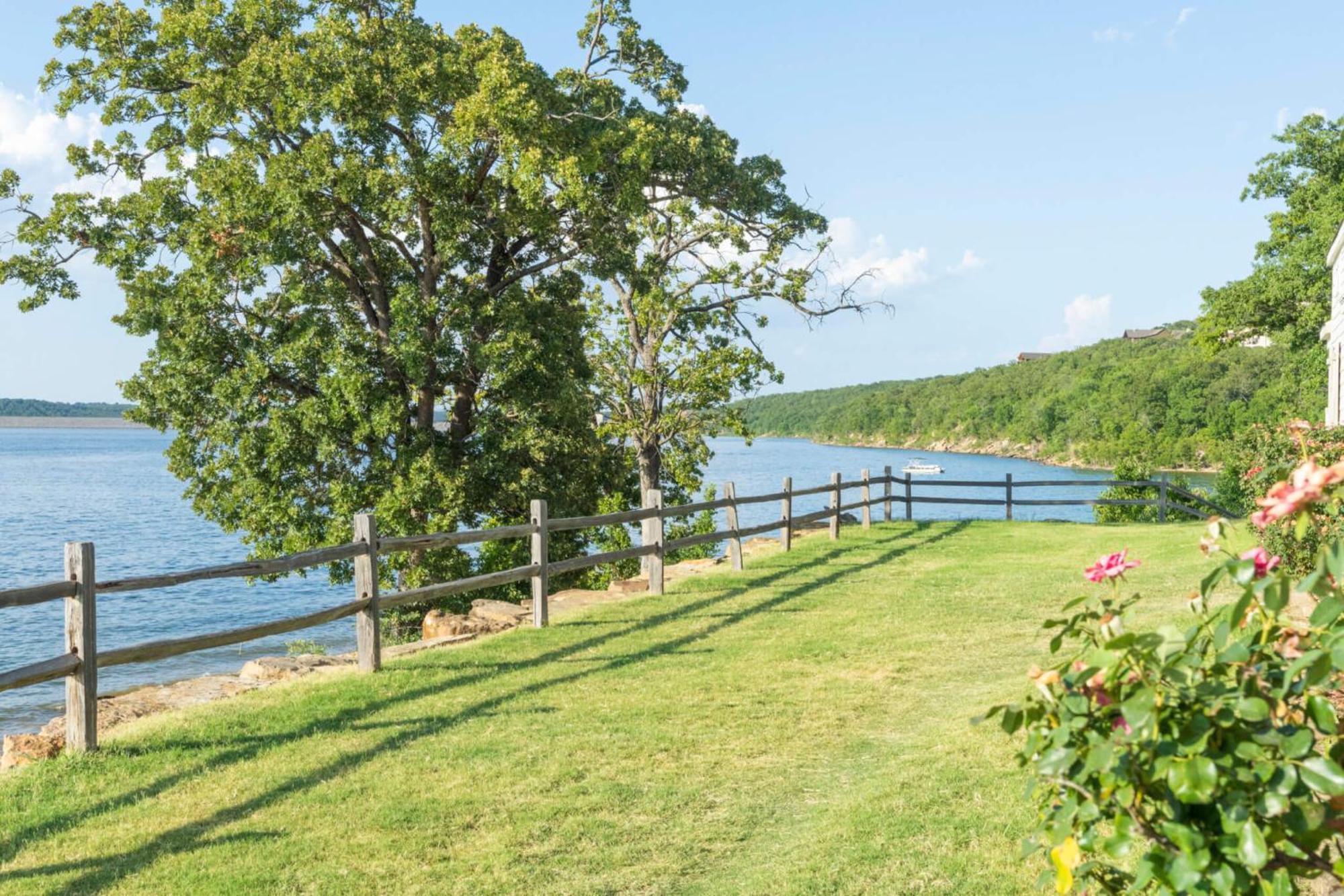 Crosstimbers Marina And Cottages Sperry Екстериор снимка