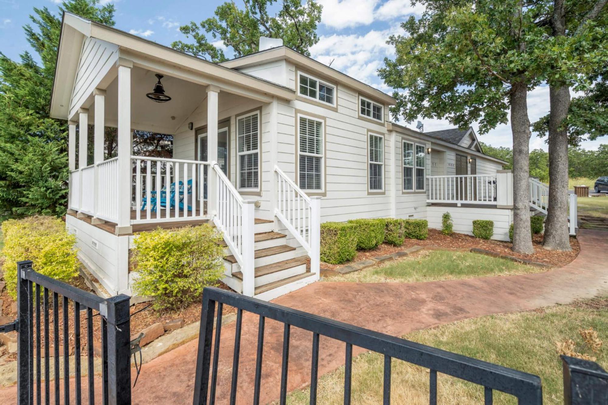 Crosstimbers Marina And Cottages Sperry Екстериор снимка